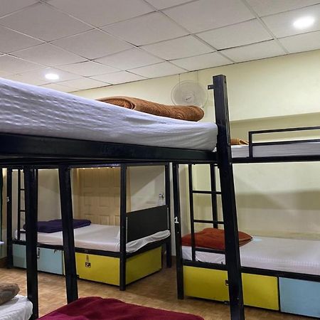 Vagabond Stay Hostel Варанаси Экстерьер фото
