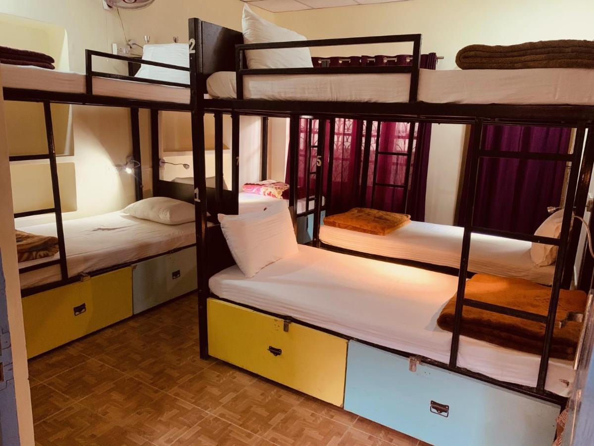 Vagabond Stay Hostel Варанаси Экстерьер фото