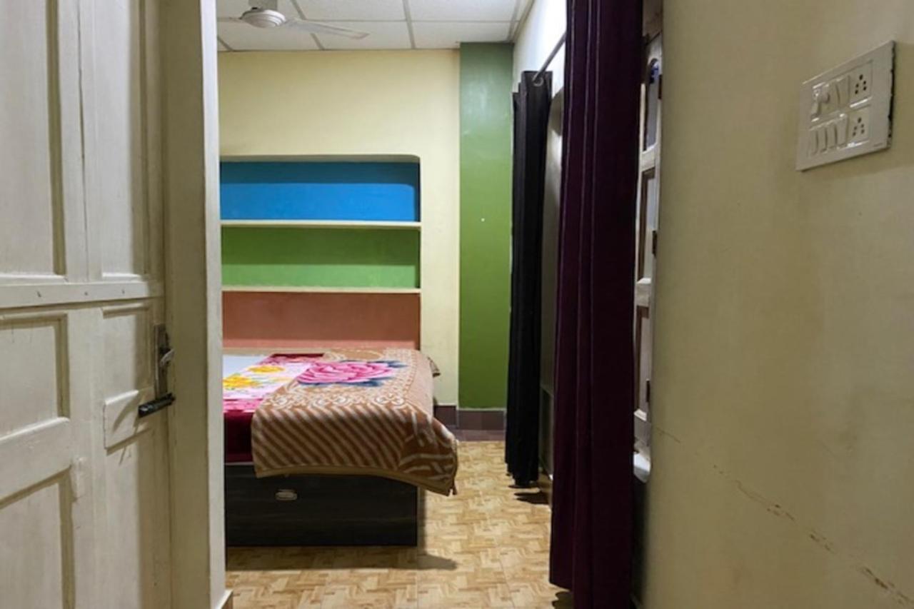 Vagabond Stay Hostel Варанаси Экстерьер фото