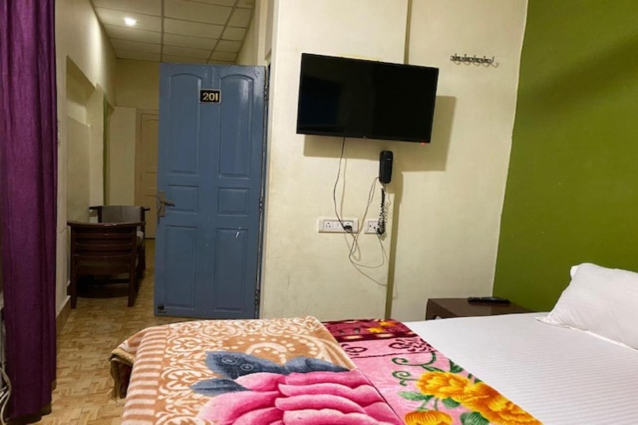 Vagabond Stay Hostel Варанаси Экстерьер фото