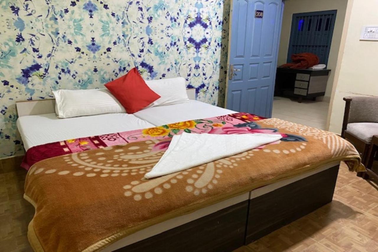 Vagabond Stay Hostel Варанаси Экстерьер фото