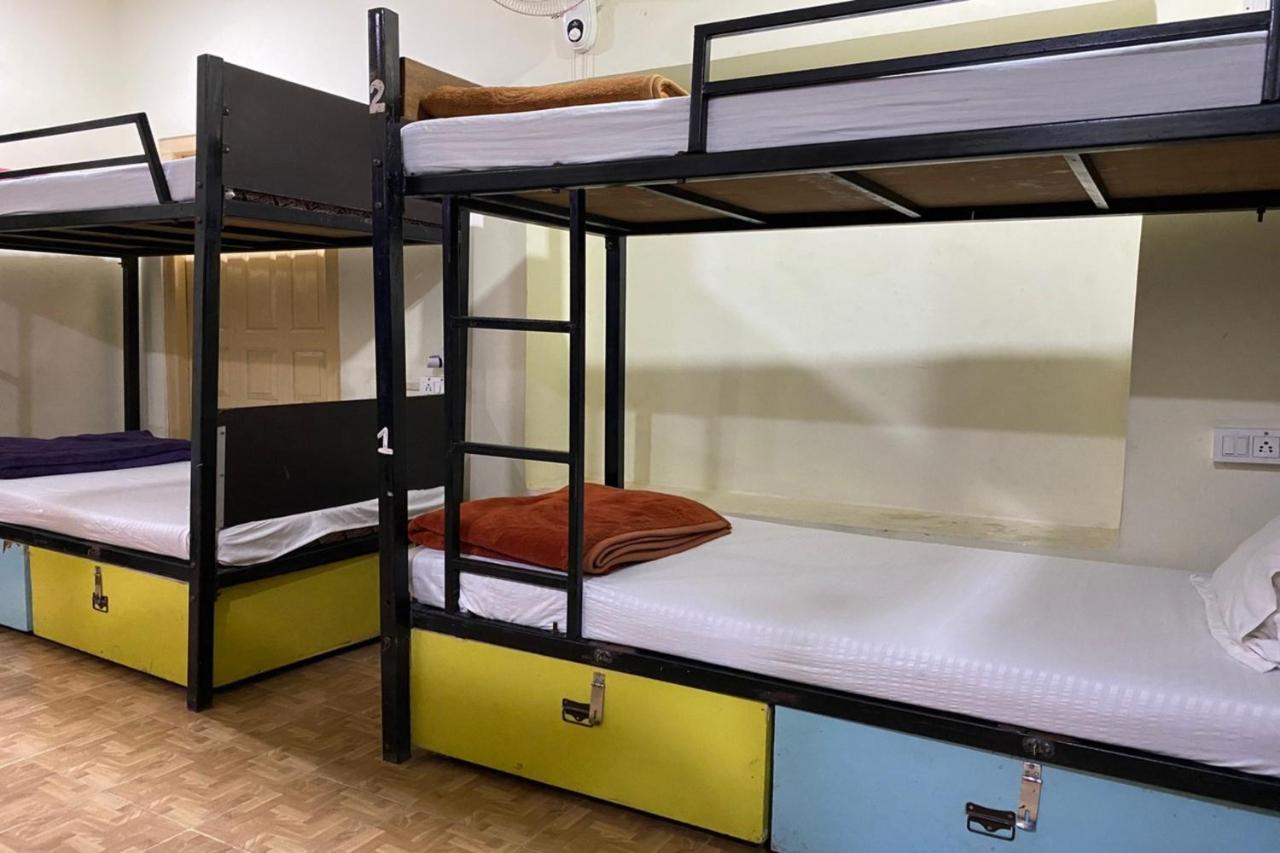 Vagabond Stay Hostel Варанаси Экстерьер фото