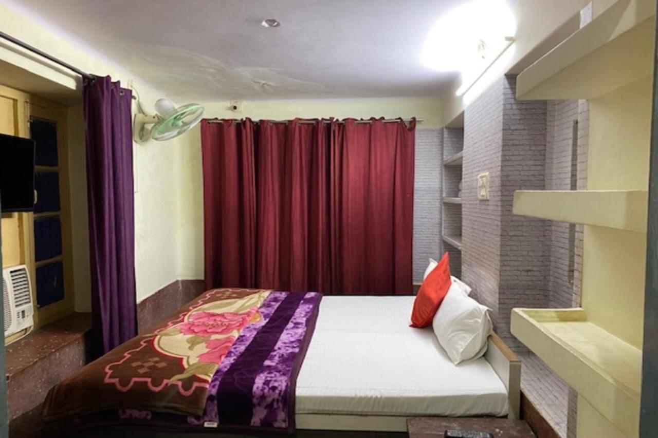 Vagabond Stay Hostel Варанаси Экстерьер фото