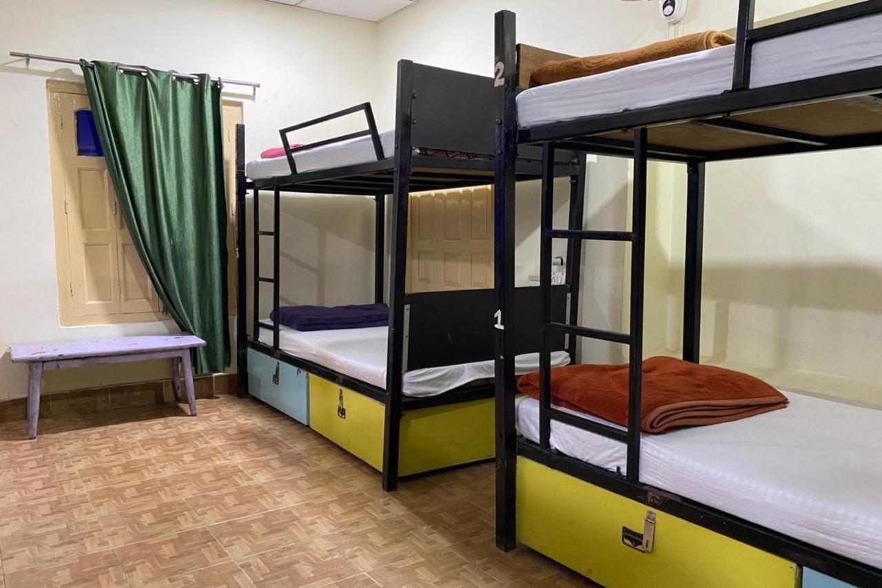 Vagabond Stay Hostel Варанаси Экстерьер фото