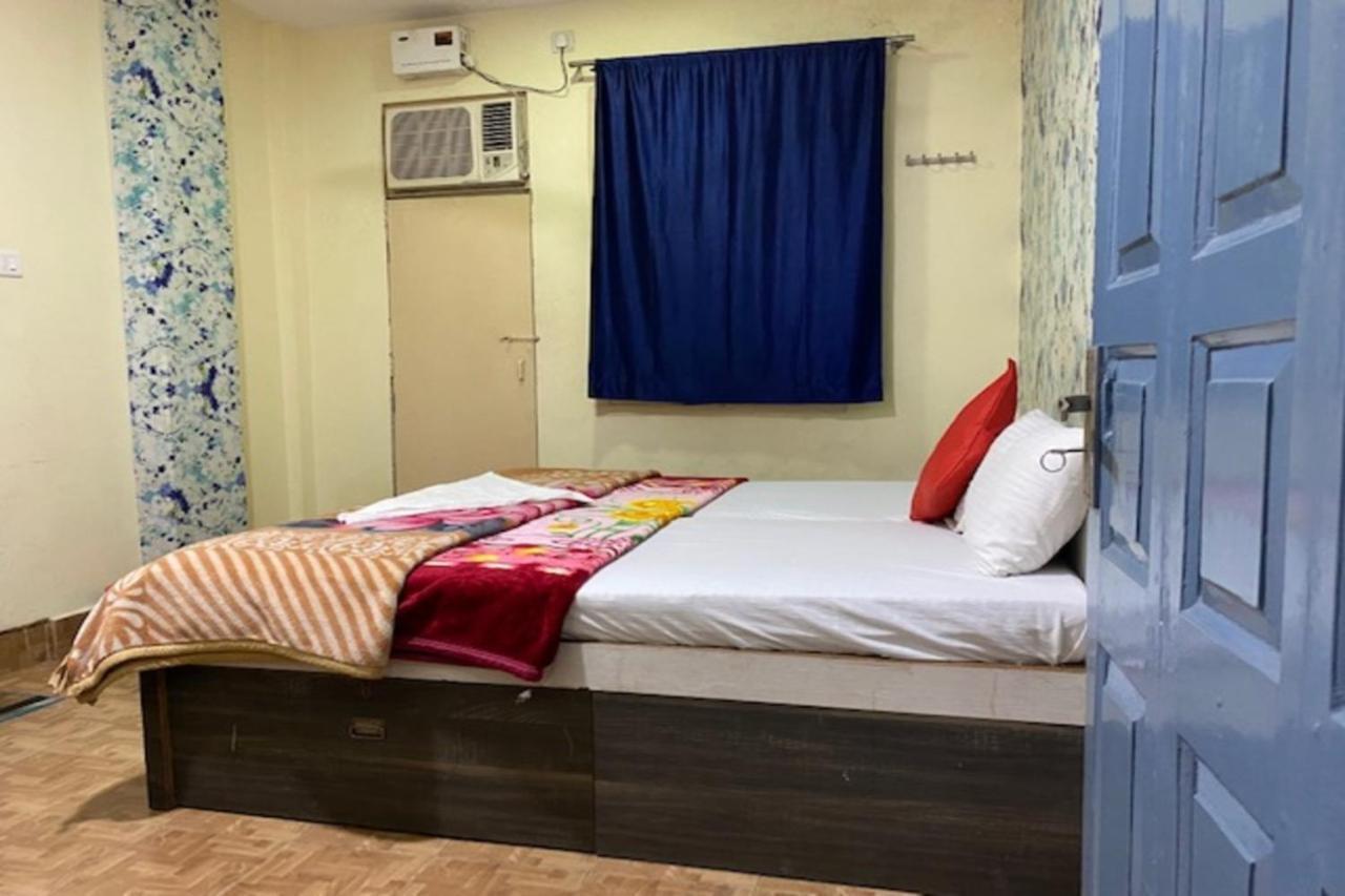 Vagabond Stay Hostel Варанаси Экстерьер фото